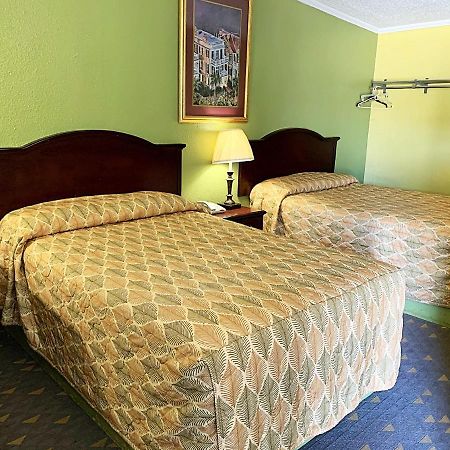 Luxury Inn Мідленд Екстер'єр фото